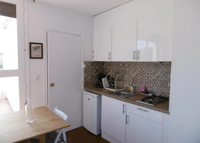 Alcove 3/4p, Grande Terrasse, Proche - Parking Prive, Quartier Anime - - Fr-1-799-13 *